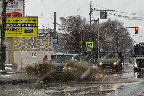 Оборваны провода, затоплены дороги, встали трамваи и троллейбусы: Ульяновск после дождя